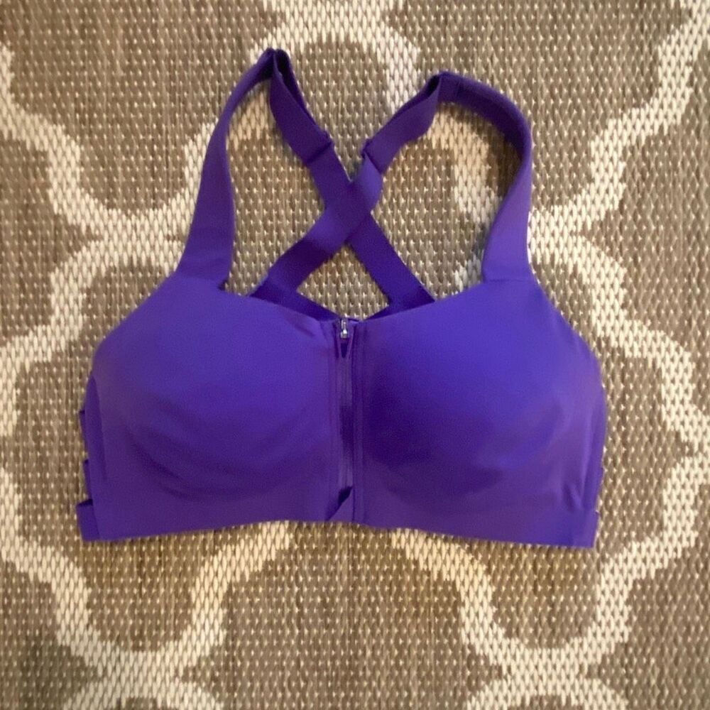 Victoria’s Secret sports bra, knockout size 34D